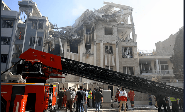 ইরান-ইসরায়েল সর্বাত্মক যুদ্ধ বেঁধে যাওয়ার আশঙ্কা