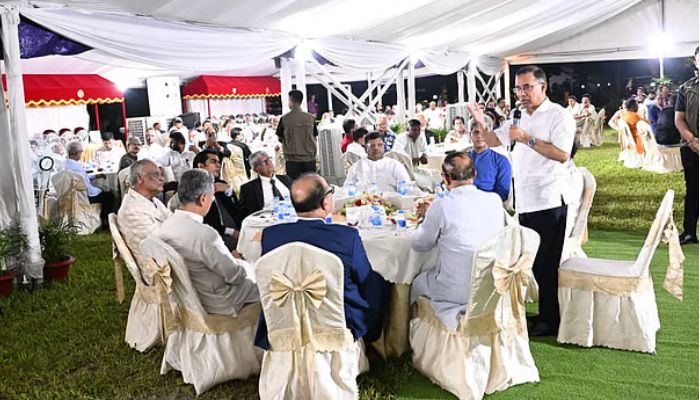 ফ্যাসিবাদবিরোধী আন্দোলনের শক্তিগুলোর সঙ্গে নিয়মিত বৈঠক করবেন প্রধানমন্ত্রী