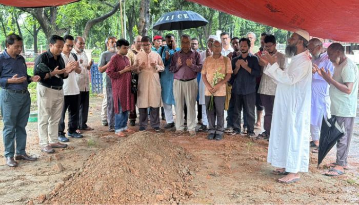 ২৫ বছর পর বুদ্ধিজীবী কবরস্থানে ফিরলেন আহমদ ছফা!