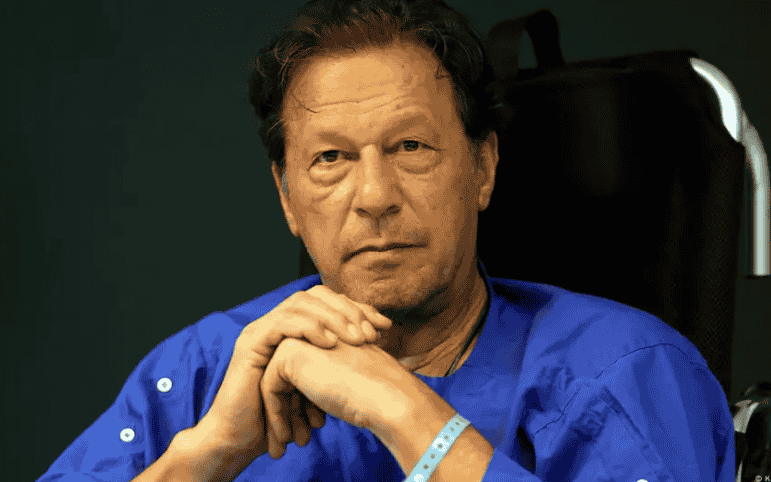 ইমরান খানের ভাগ্যে কী ঘটতে চলেছে?