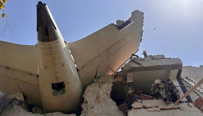 ভারতে উড়োজাহাজ বিধ্বস্ত হয়ে নিহত ২৪০ জনের বেশি