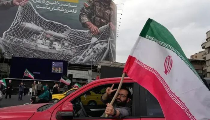 ইরানের ১০,০০০ কোটি ডলারের জব্দ , আলোচনার বড় বিতর্ক